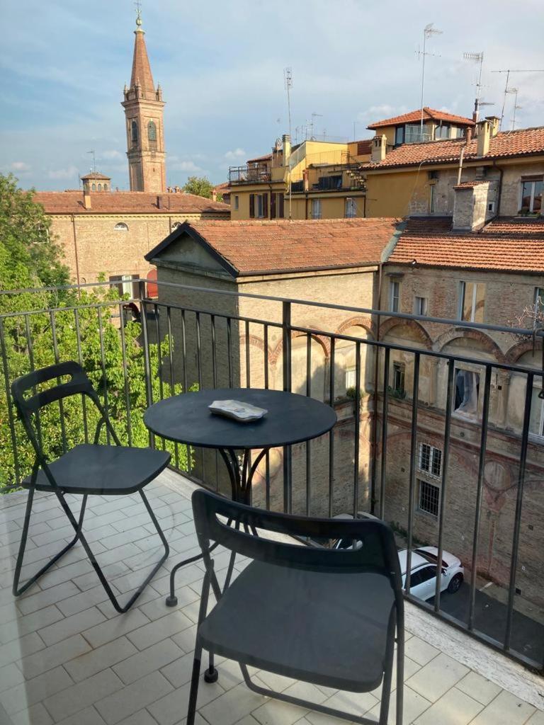 Charming Home Towers-Roofs View Bologna Bagian luar foto